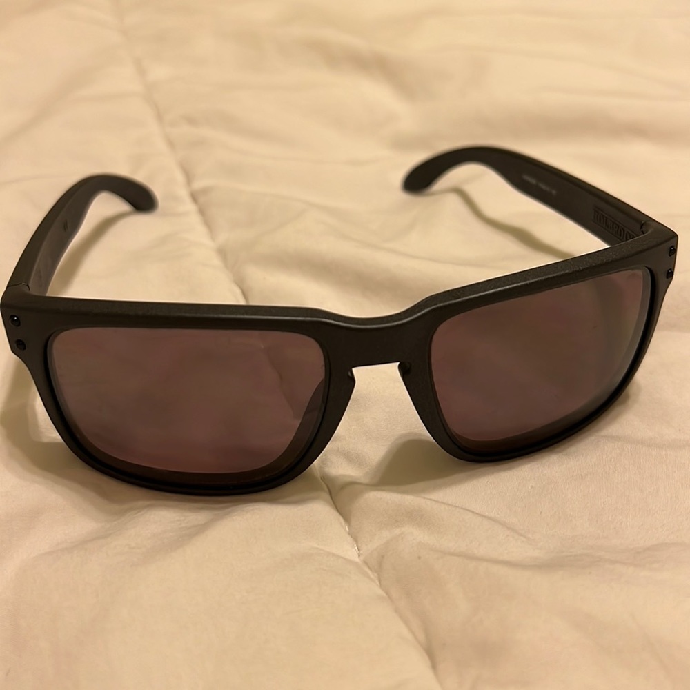 Oakley. Prizm Grey Lenses, 
Matte Black Frame 57 - 108
